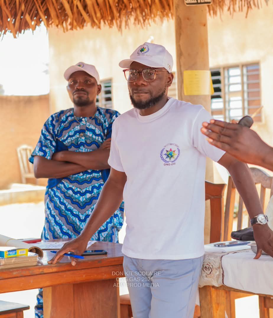 Distribution des kits scolaires — Orphelinat Cœur Unis de Tori